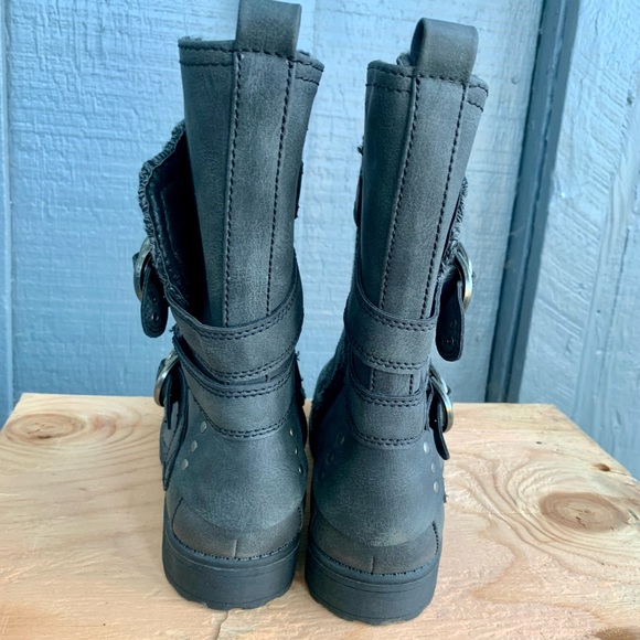 Boots - Picture 5 of 7